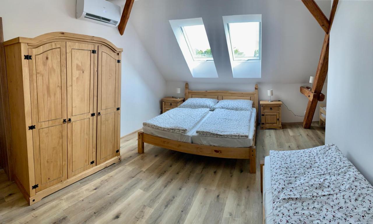 Apartmany Statek Bezdedice Hostomice Extérieur photo