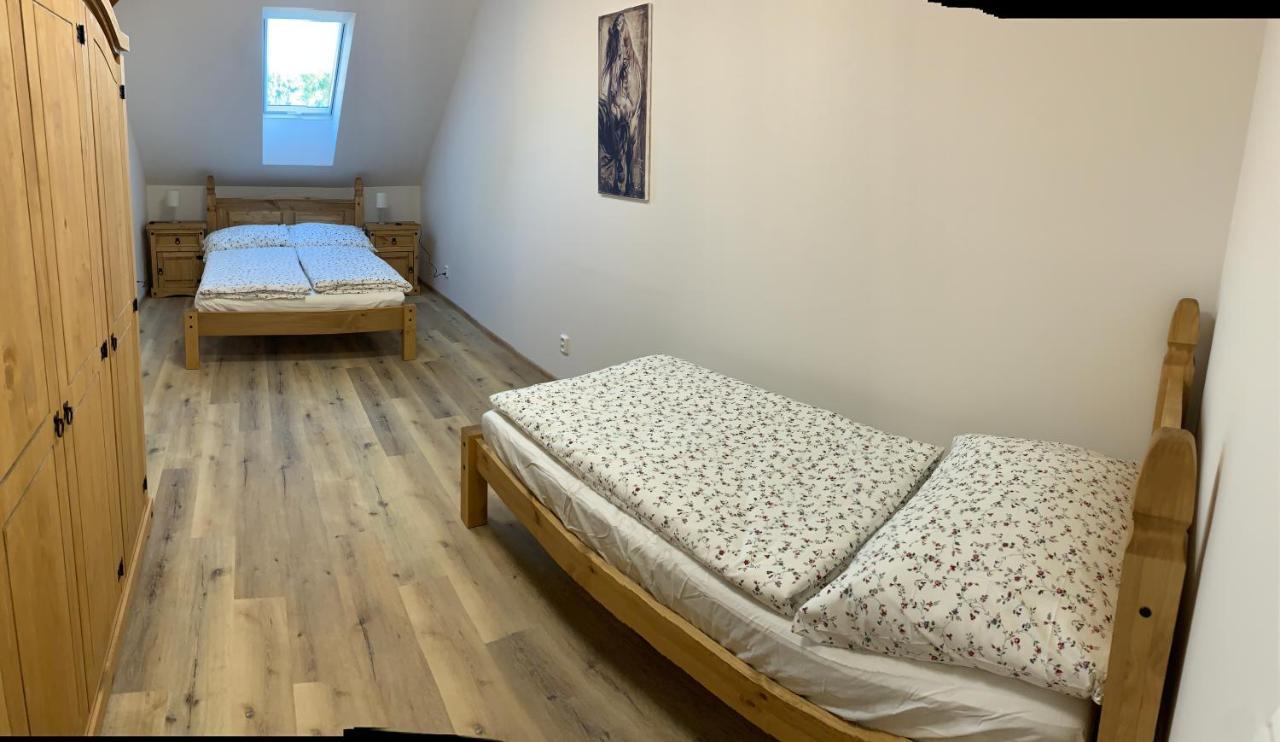 Apartmany Statek Bezdedice Hostomice Extérieur photo