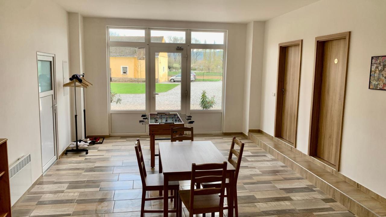 Apartmany Statek Bezdedice Hostomice Extérieur photo